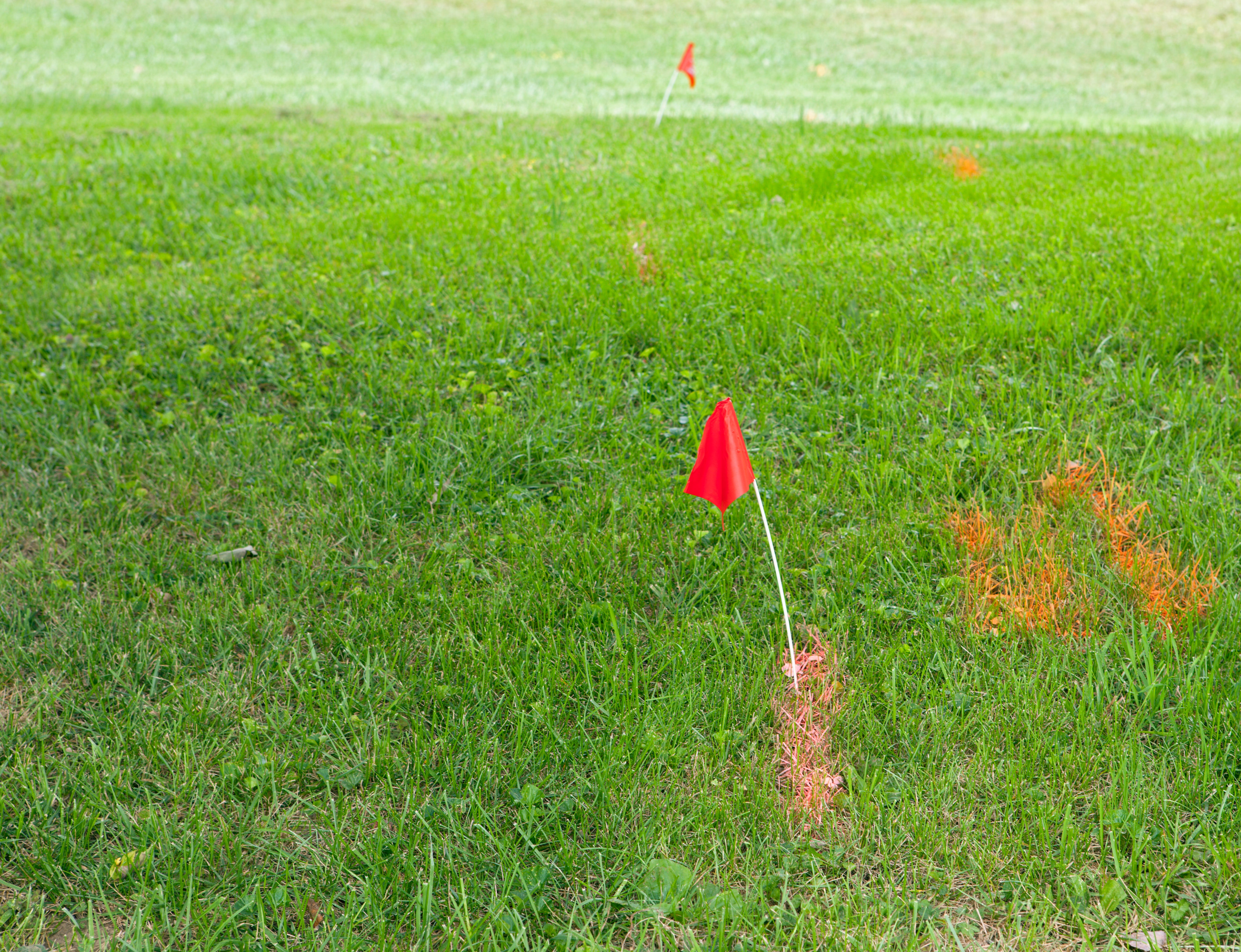 Flag marks underground cables